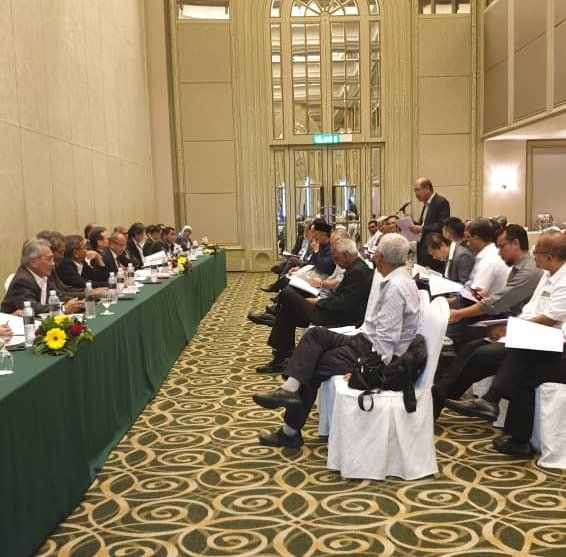 RoslanMdTaha's tweet photo. Chairing 22nd AGM Road Engineering Association Malaysia (REAM). Proud to pass the presidentship post to Dato Ir Dr Meor Abdul Aziz @kpkrjkr who has the right credentials to lead REAM to greater heights. 

@baru_bian
@HjAnuarTahir @JKRMalaysia 
@MOWorks 
@LLMrasmi

#REAM
#REAAA https://t.co/Ns5dOlWAaM