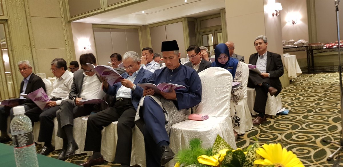 RoslanMdTaha's tweet photo. Chairing 22nd AGM Road Engineering Association Malaysia (REAM). Proud to pass the presidentship post to Dato Ir Dr Meor Abdul Aziz @kpkrjkr who has the right credentials to lead REAM to greater heights. 

@baru_bian
@HjAnuarTahir @JKRMalaysia 
@MOWorks 
@LLMrasmi

#REAM
#REAAA https://t.co/Ns5dOlWAaM