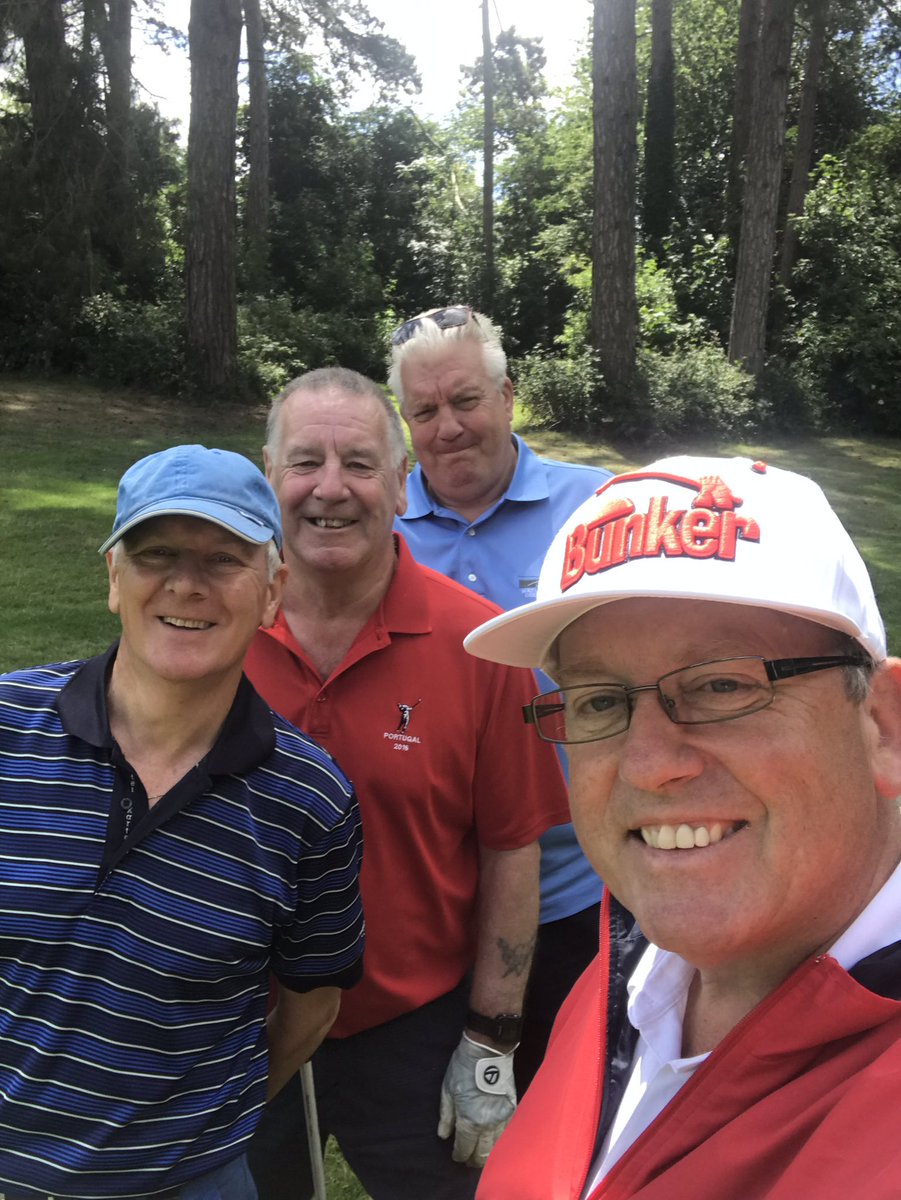 Scobbert's tweet photo. Itβs a sea of red and blue @HazlemereGolf as the #TandT #RyderCup comes to a conclusion #TeamBunker @GolfingSwingers @BunkerStyle #Greensomes #4BBB and #Singles Winners Team Red 13-11 https://t.co/34xbbldzYs