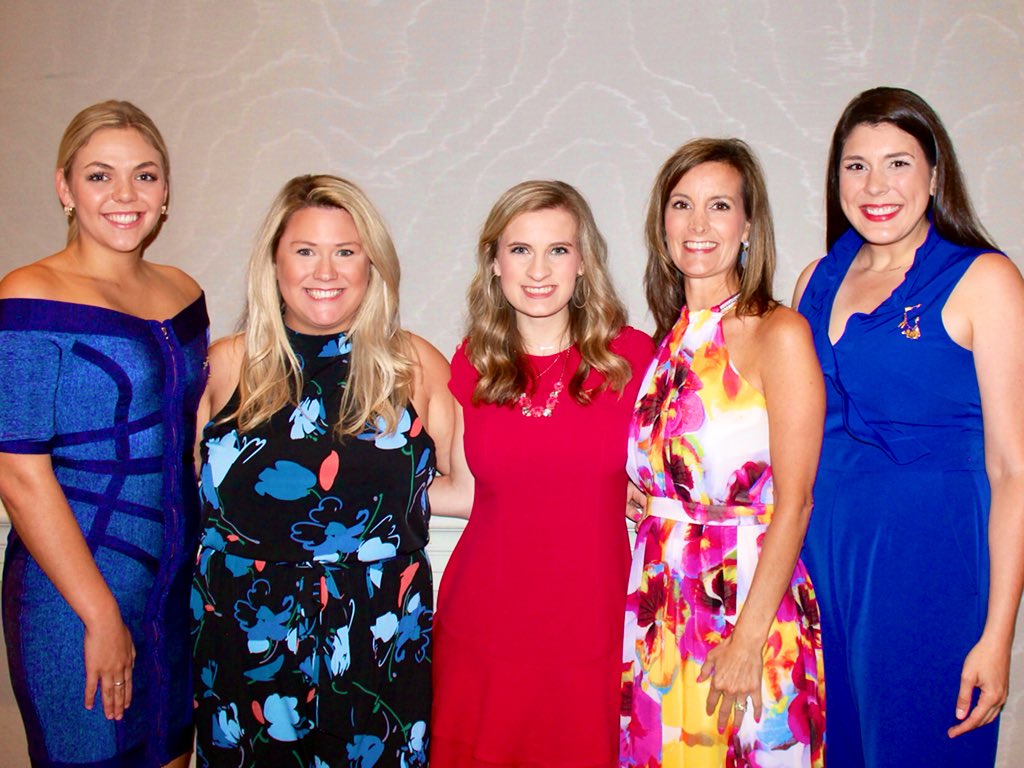 PiPhiJamie's tweet photo. Wine Carnation Banquet was a wonderful way to wrap up Convention 2019! Proud of @uapibetaphi for being one of 19 Phi Level chapters! #MonumentalSisterhood https://t.co/AITpuhO1QJ