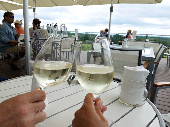10 Best Michigan Wineries to Visit foodwinesunshine.com/best-michigan-… via <a href="/foodwinesun/">Tracy Shaw</a> #puremichigan #Michigan #wine #winelover #wineries