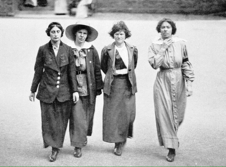 mariadicuonzo1's tweet photo. #AccaddeOggi 
#2luglio 1928 
Le donne hanno diritto di voto nel Regno Unito 
Le #suffraggette hanno vinto 

#historicalpics https://t.co/ng574Kk9ry