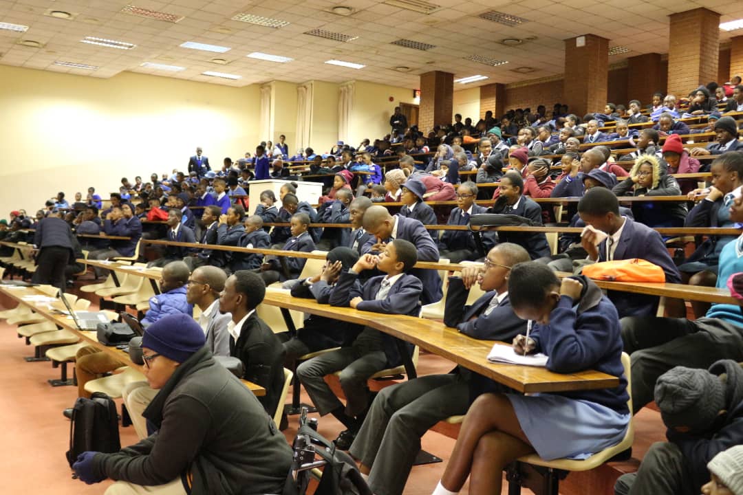 lillianmoremi's tweet photo. At #STEM Mentorship Program our  objective is to assist students in developing skills &amp; positive attitudes towards STEM subjects; Connect secondary school students with experienced STEM professionals to guide them through their #careerplanning #USGAlumniProject https://t.co/dsZi97msUR