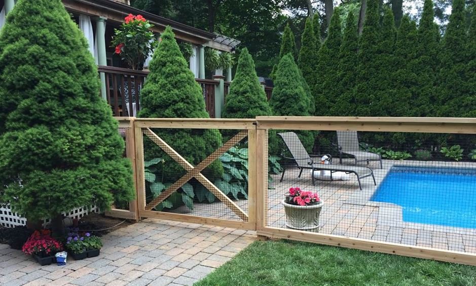 WaysideFence's tweet photo. When you have this kind of scenic yard you really don’t want to miss a thing from any angle. Which is precisely why this customer chose the 4” stick built cedar fence with 1x1 black welded wire 

Visit https://t.co/I5PxrV1OQ9 or call us at 631-968-6828 https://t.co/I8mCCxAp5p