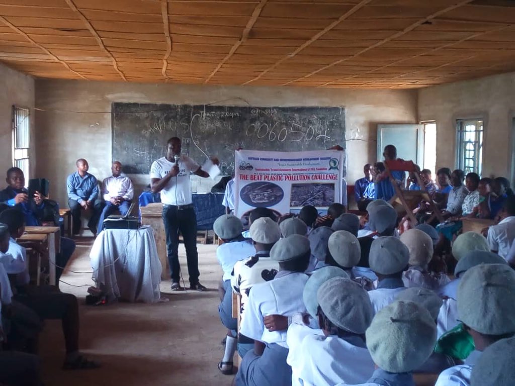 BPPCProject's tweet photo. #BPPTeam facilitated a #BPPTalk at Graceland Sec Sch Gboko LGA, Benue State
This exercise involved 835 (331M, 504F) students who were enlightened on disposing plastic bottles & stressed the need to #Reuse & #Upcycle plastics for a sustainable environment
#DevTrain
#STEiFoundation https://t.co/3VLs69kdpF