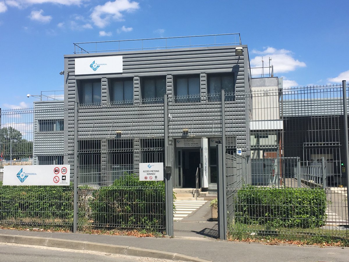 mitiajawas's tweet photo. Aujourd'hui, les stagiaires #E2C93 du site de Sevran sont reçus sur le site de production de #Loreal (proreal) à Aulnay-Sous-Bois pour visiter l'usine, en découvrir les différents métiers et passer des simulations d'entretien d'embauche. L'E2C au coeur de la réalité métier. https://t.co/yH4YUTvOP5
