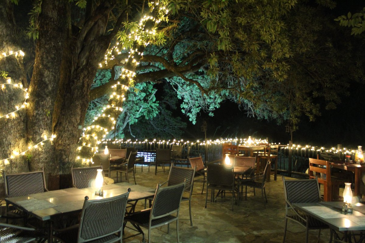 KPLodge's tweet image. It's bring and braai time 🔥 join us for our Lapa braai every Tuesday evening from 18h00 until 21h00 at only R75pp which includes salads, soup and a dessert! Find out more by contacting us on +27 (0) 13 737 5000 or email kruger@legacyhotels.com #LegacyHotels