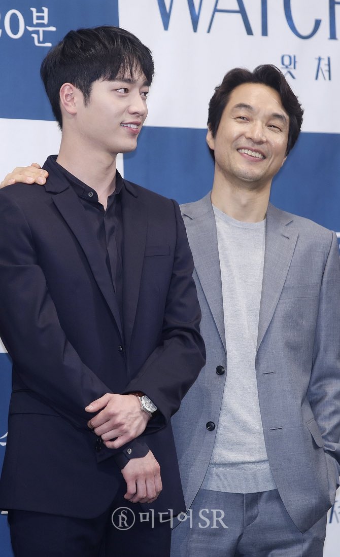 onemadtomato's tweet photo. The "Everyone, meet my son" vibes tho. Han Suk Kyu be looking like a proud dad 😂❤#왓쳐 #서강준 #WATCHER https://t.co/QLq5Y4bKOW