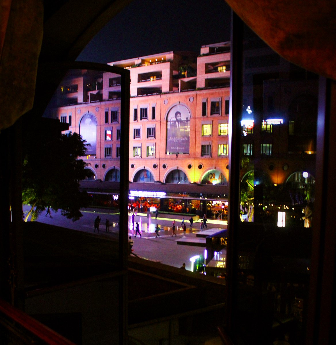 Being perfectly located on the Nelson Mandela Square, meaning you can enjoy views matched only by the quality of our service &amp; food 😍 Book your Piccolo Mondo experience now 👉 bit.ly/2wES529 #LegacyHotels