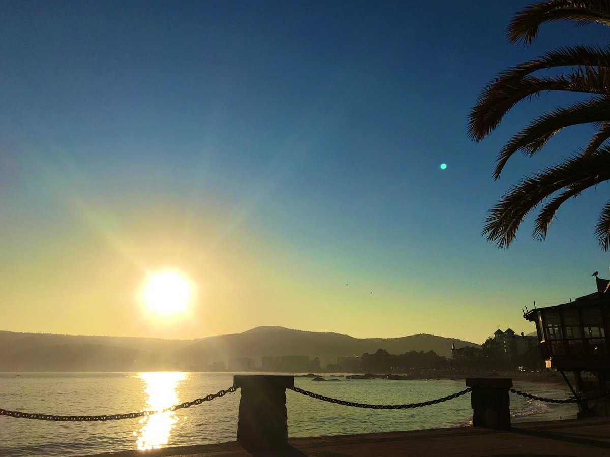 c_cisternas's tweet photo. cielos despejados para disfrutar este #Eclipse2019 desde #Papudo 🌔🌓🌒🌑🌘🌗🌖 #EclipseEnChile @Cp_Quintero @cristobalreus @EspinosaMeteo @michelleadamv @edgardolazo @Off_Valpo @matialagos @RedMeteoA @ELTIEMPOCHV https://t.co/55fj7XVl6u