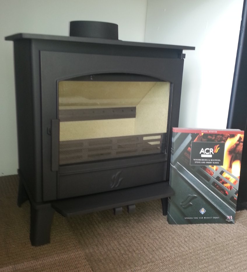 SkiptonStoves's tweet image. The stunning @ACRHeat #EarlswoodIII #5kw #multifuel #steel #stove now in position on show in our showroom here @skiptonsandr