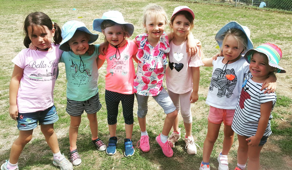 LilHockeyStars's tweet photo. It's all about the team! Alone we can do so little but together we can do so much. Learning how to work in a team is one of the most valuable life skills. 🏑⭐🏆
#Teamwork #Happy #Hockey #Friends #GrowingStars https://t.co/YfsaXOKL4p