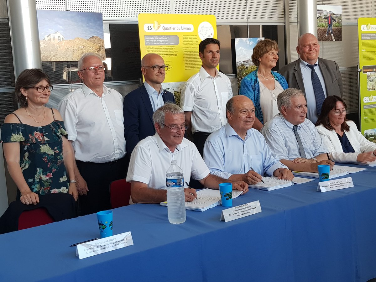 ActionLogement's tweet photo. [Retour En Image] 29.06.19✍️Signature convention #NPNRU du quartier Perrier-Livron-Château Rouge #Annemasse : #PierreLambert @Prefet74, @AnruOfficiel, @Dep_74,  #FrédéricReynier @ActionLogement, @FLogement, @CDupessey @AnnemasseAgglo, @BdT_AuvRAlpes, #Halpades, @hautesavoiehabi https://t.co/mWpQ1Ma09s