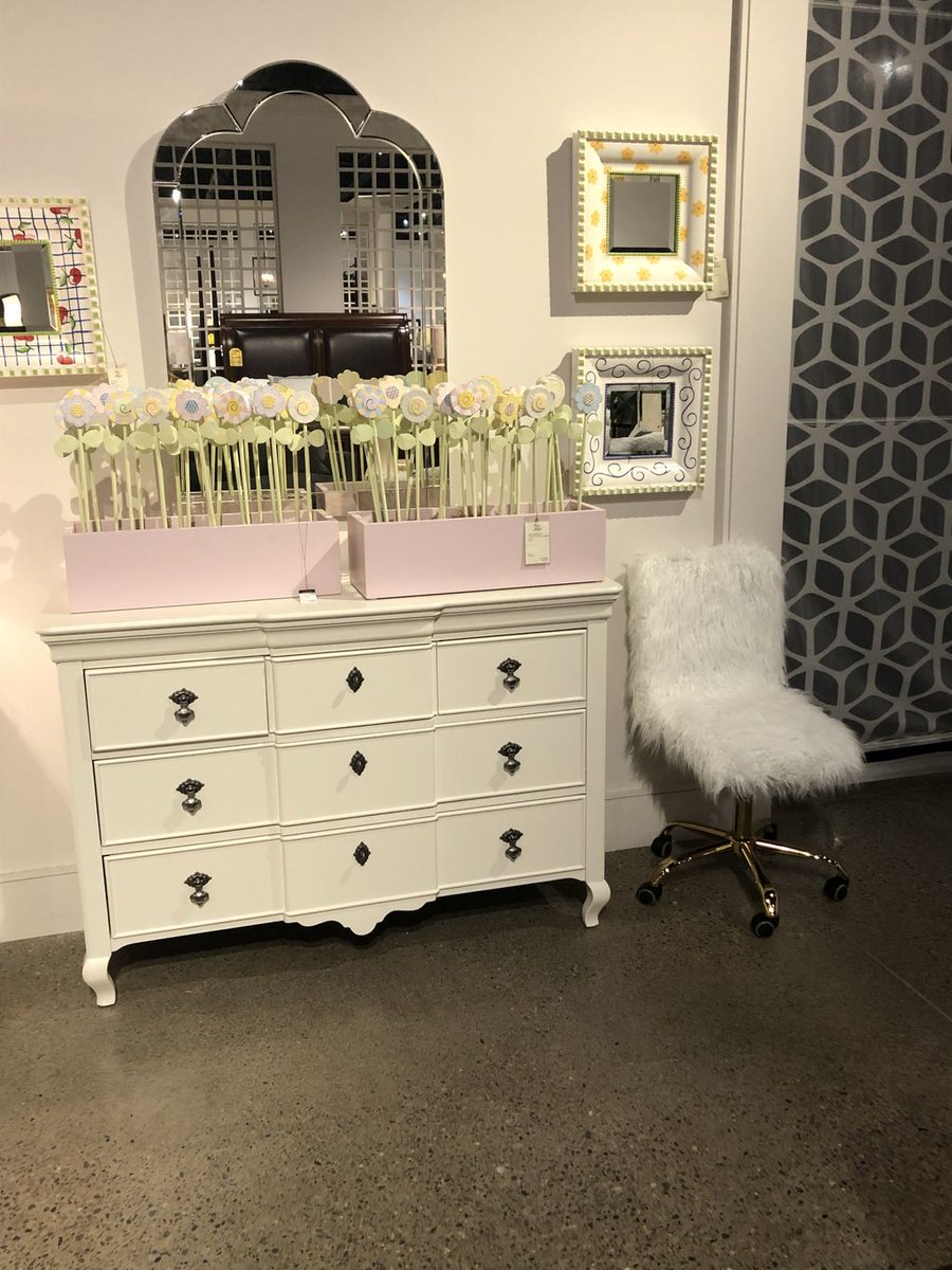 theArtShoppe tweet media