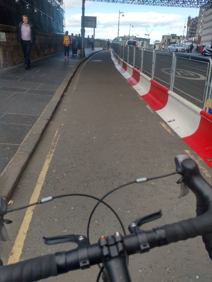 elmers87's tweet photo. Pop-up segregated cycle paths? @Edinburgh_CC you are spoiling us!

Would be great to use these across the city to test out and quickly implement healthier ways to get about this beautiful city!

#ClimateEmergency #NetZero #GoodNewDays #2050StartsNow #Airpollution https://t.co/VI0qI1AWEK