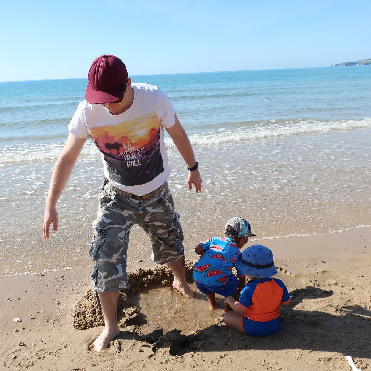 Who doesn't love digging big holes at the #beach? The kids had to use spoons as spades as we're yet to buy proper equipment 😅 

Though in the spirit of #zerowaste using spoons may not be a bad thing 😂
#BeachMood #Summer #Bournemouth #ToddlerPlay
#Dorset #LoveDorset #MumBlogger