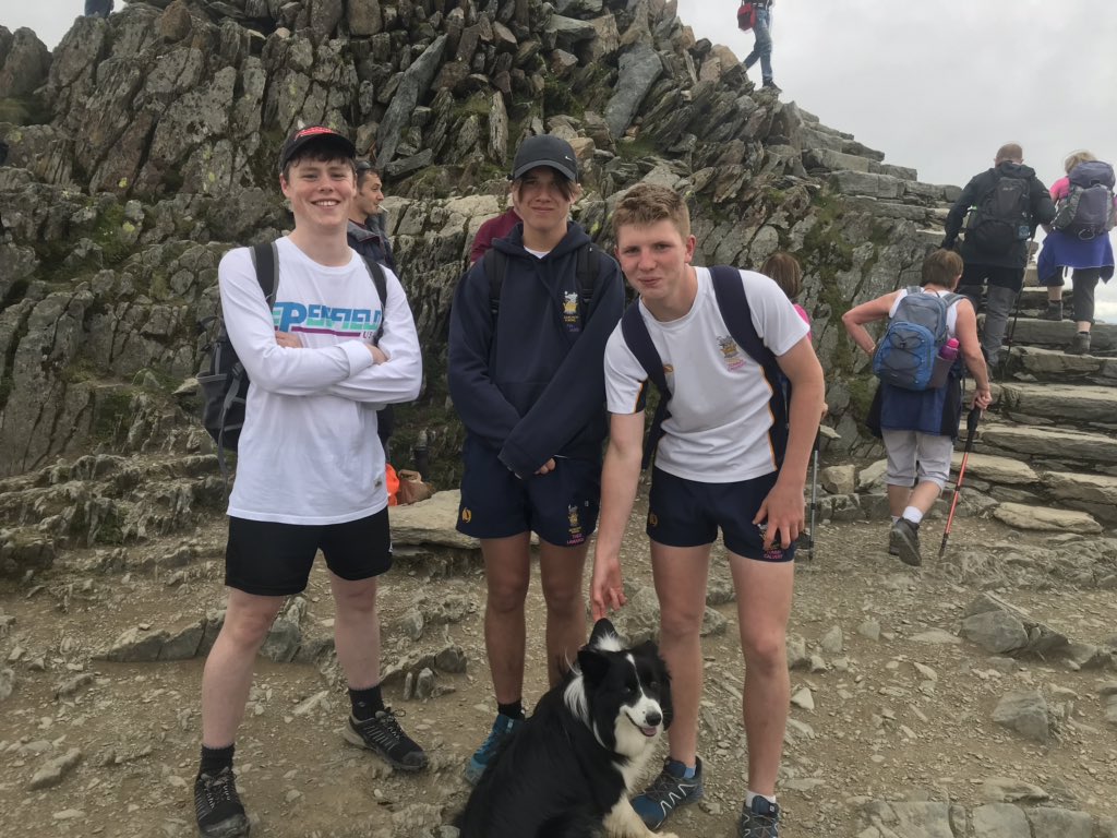 Sed_PowellHouse's tweet photo. Powell House representatives at the summit of the first peak #snowDONE #SeberghChallenge https://t.co/uf1IHuzGc7