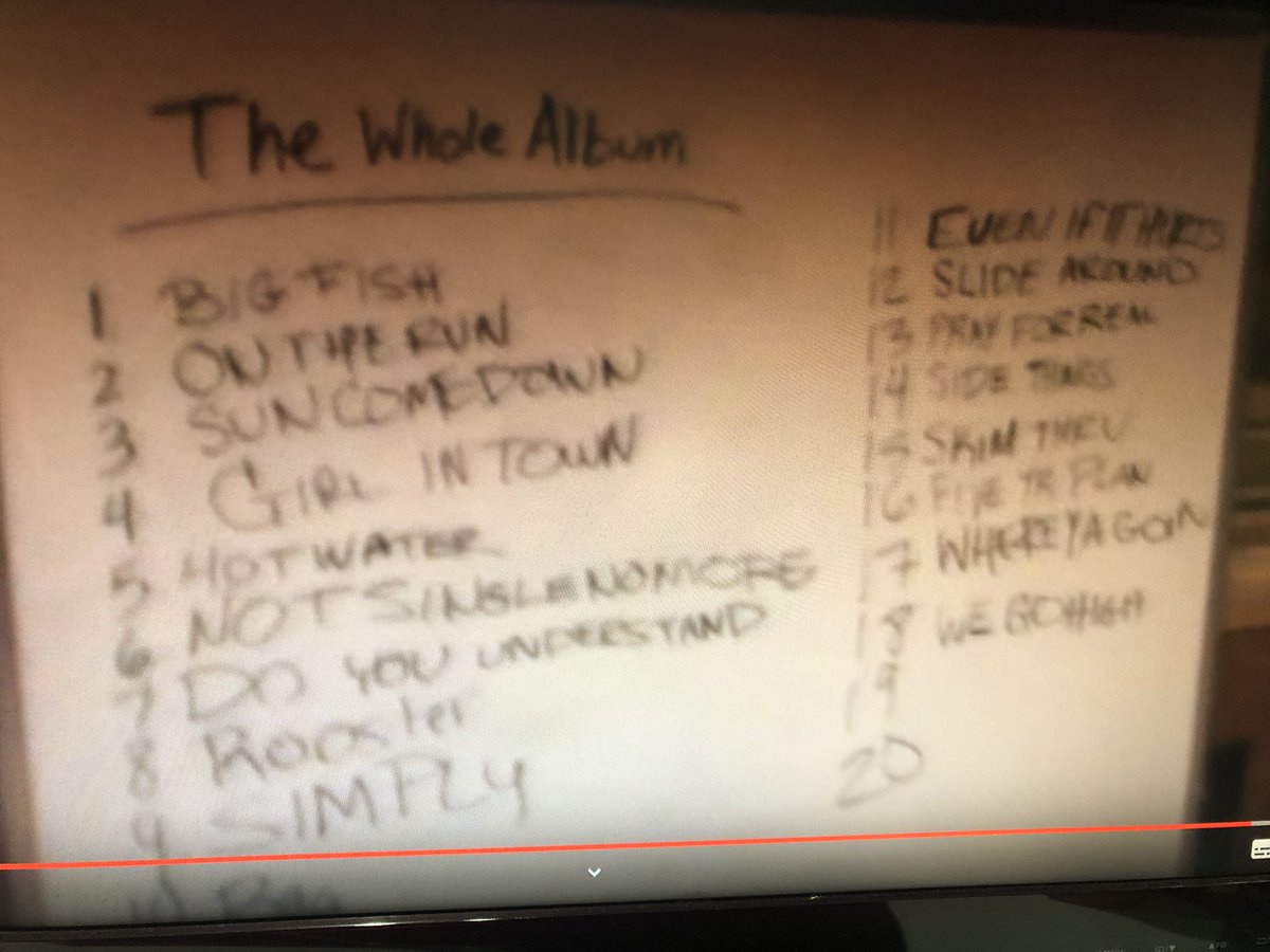 Burdeee's tweet photo. @chancetherapper’s new video didn’t blur the album list properly lmao https://t.co/kN0MR9rJbV