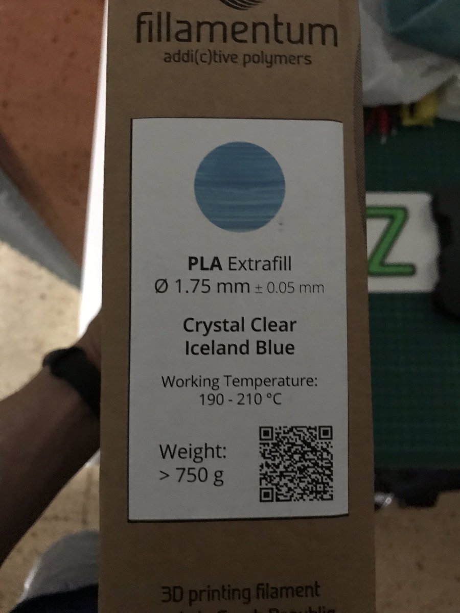 NeoTech76's tweet photo. Probando este magnífico filamento.... @Fillamentum Crystal Clear Iceland Blue PLA #PLA #crystalclearicelandblue #fillamentum #neomakers #neomaker #3dprint #3dprinters https://t.co/9EE3JpDfPk