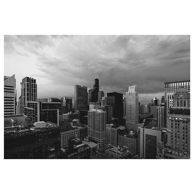 vincedesantiago's tweet photo. Chicago, 2017
#LeicaSL #chicago
. . .
. .
#streetphotography #streetdreamsmag #magnumphotos #storyofthestreet #urbanandstreet #streetsofchrome #🔴📷 #leica #leicacamera #leicacamerausa #blackandwhitephotography #monochrome #bnw_rose #bnw_globe #bw_… https://t.co/uSf1iBAIGj https://t.co/5PeZVetcqm
