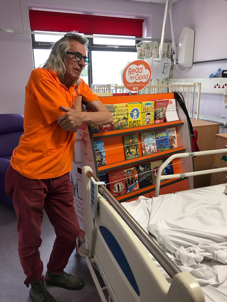 CentreSullivan's tweet photo. Graham the story teller entertaining the staff and children on Acorn ward @ReadforGoodUK.
#ReadforGoodUK #positivehealing #readingforpleasure https://t.co/ShHkZ4vaB3