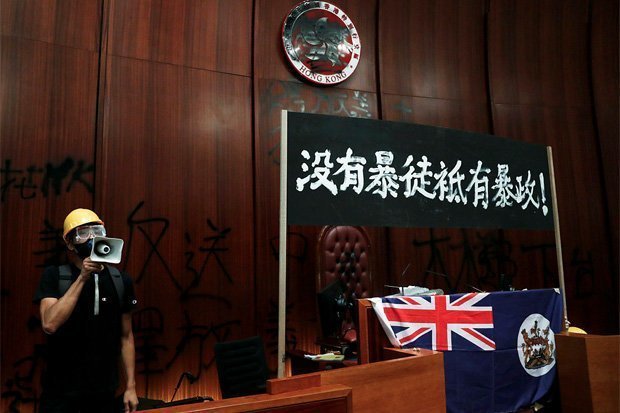 Xuchilbara_V's tweet photo. @democracynow While I sympathize with the calls for independence from the #HongKongProtests, we should be wary of the endgame being promoted by the factions that never escaped from their colonialist mindset and see no other way to exist going forward. https://t.co/v15BlJvc7w