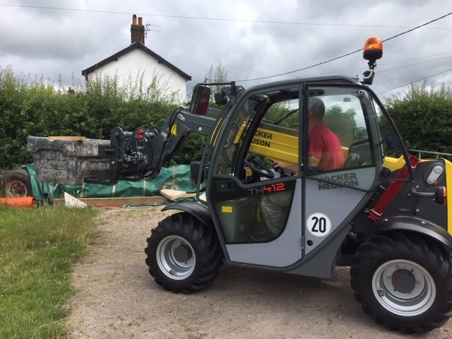 HUSKISSONLTD's tweet photo. Successful demonstration of this versatile, compact telehandler to be used at a animal sanctuary and construction site as the family operate two businesses. Due to the size it is easy to transport in a standard road trailer.
#telehandler #TH412 #WackerNeuson https://t.co/NROjeyqafc