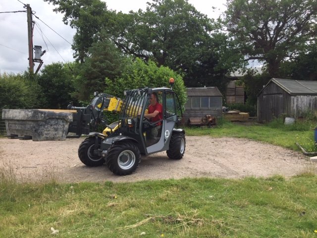 HUSKISSONLTD's tweet photo. Successful demonstration of this versatile, compact telehandler to be used at a animal sanctuary and construction site as the family operate two businesses. Due to the size it is easy to transport in a standard road trailer.
#telehandler #TH412 #WackerNeuson https://t.co/NROjeyqafc