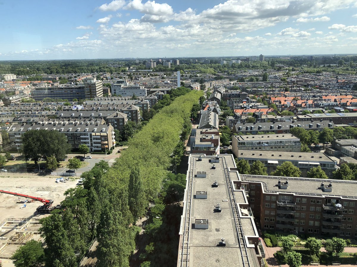 Werksessie utiliteit Klimaatakkoord met prachtig uitzicht over Den Haag. De weg naar 1 Mton (2030) en Parijs (2050) voor gebouwen zijn sectorale routekaarten maatschappelijk vastgoed, streefdoelen, een eindnorm en een datastelsel werkelijk verbruik.