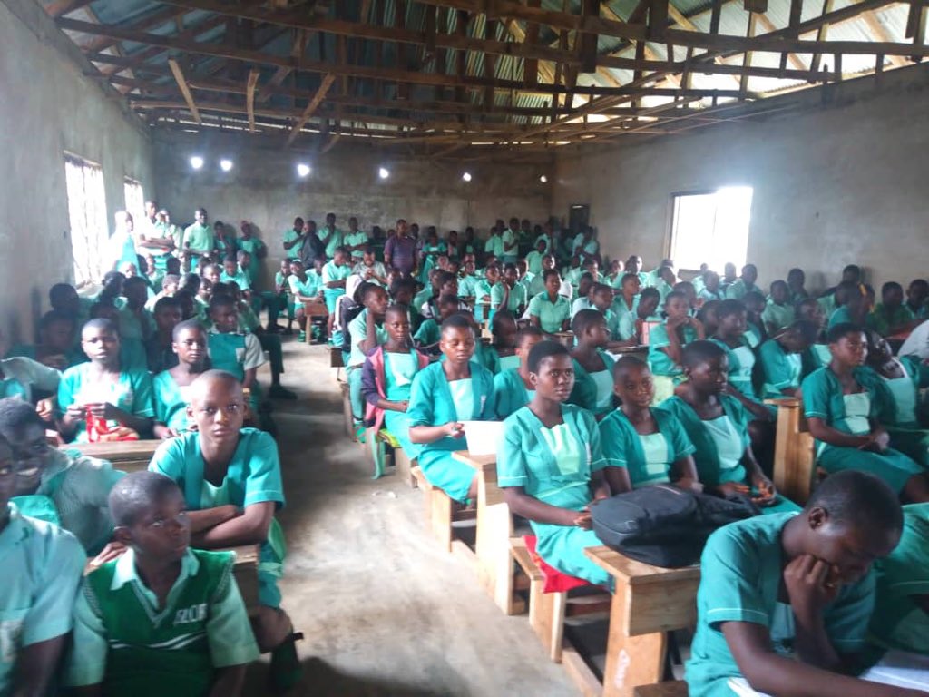 BPPCProject's tweet photo. #BPPCTrain delivered a #BPPTalk at Glory College Gboko LGA, Benue State
This session targeted 300(128M, 172F) students raising awareness on environmental protection waste disposal (plastic bottles) encouraging them to reduce single use & Reuse plastics
#DevTrain
#STEiFoundation https://t.co/6wXIJ7zRGO
