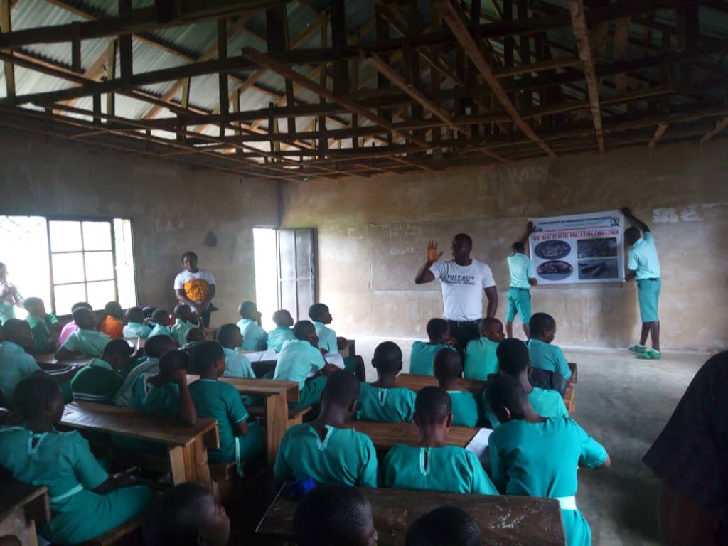 BPPCProject's tweet photo. #BPPCTrain delivered a #BPPTalk at Glory College Gboko LGA, Benue State
This session targeted 300(128M, 172F) students raising awareness on environmental protection waste disposal (plastic bottles) encouraging them to reduce single use & Reuse plastics
#DevTrain
#STEiFoundation https://t.co/6wXIJ7zRGO