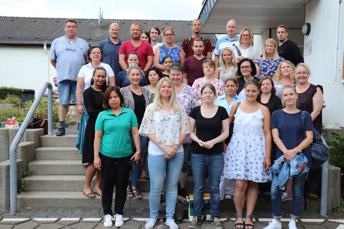 Herzlich Willkommen! 😊🍀👋
Gestern durften wir wieder viele neue Mitarbeiterinnen und Mitarbeiter bei unserer offiziellen Einführungsveranstaltung begrüßen! 
Wir freuen uns sehr über die neuen Gesichter im Unternehmen und wünschen allen einen guten Start! 🎉🎊