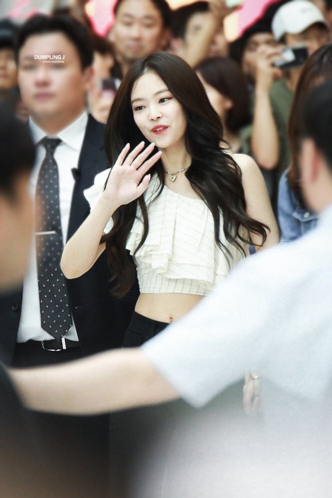190630 
😯🤗👋🏻💕
#제니 #JENNIE 
#블랙핑크  #BLACKPINK