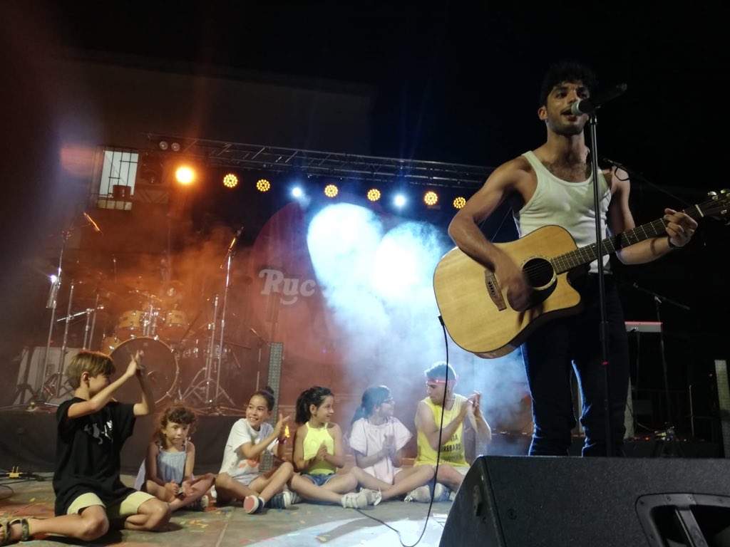 ruc_n_roll's tweet photo. ✨ #Moments | 28-06-2019
Una nit a #Riudecols (#BaixCamp)...
💜💜💜
~ RUC’N’ROLL | #Gira2019 ~
El bo i millor del #RockCatalà!
Amb el suport de:
Plataforma Per La Llengua
#LLENGUA
#CULTURA
#LLIBERTAT
#RUC | #ASE | #BURRO
🍼 #ambCantimplora!!
+ INFO:
https://t.co/2rDCASthlp https://t.co/lBbokqKagp