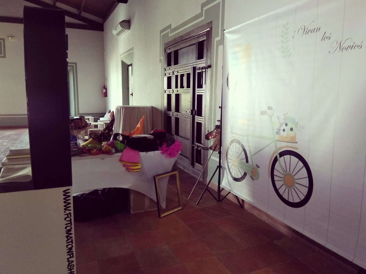FlashBookFotoma's tweet photo. https://t.co/aZPPkYt2jI 
#fotomatonflashbook #fotomaton #flashbook #wedding https://t.co/1KxgYLgHgO