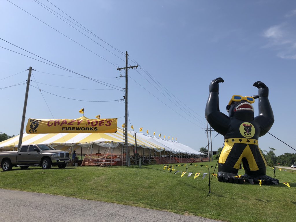 crazy_joes's tweet photo. Happy July 2nd🎇! Here are 2️⃣ reasons you should stop by Crazy Joe’s at 171st and Holmes today:

1) We have the largest selection of fireworks at the lowest prices
2) We have coupons 🤭 https://t.co/vOhSAqxFkx https://t.co/seTGhNhje3