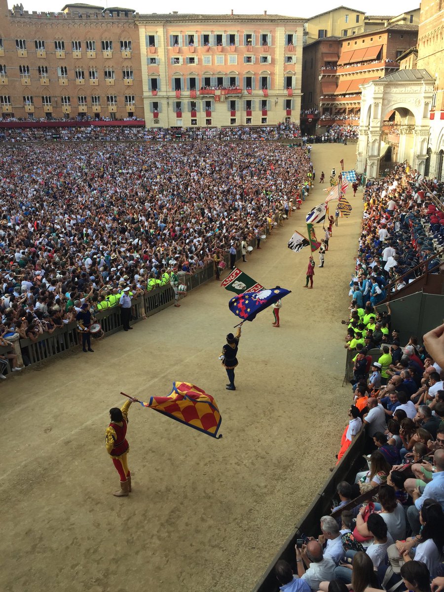 CollingsBerry's tweet photo. Of all the wonderful racing assignments I’ve had for @theTDN, I’m not sure there’ll ever be a spectacle to match the Palio. Can’t believe a year has gone by already @kelseynrileyTDN @pattywolfe @suefinley https://t.co/Wt4VkSolqH