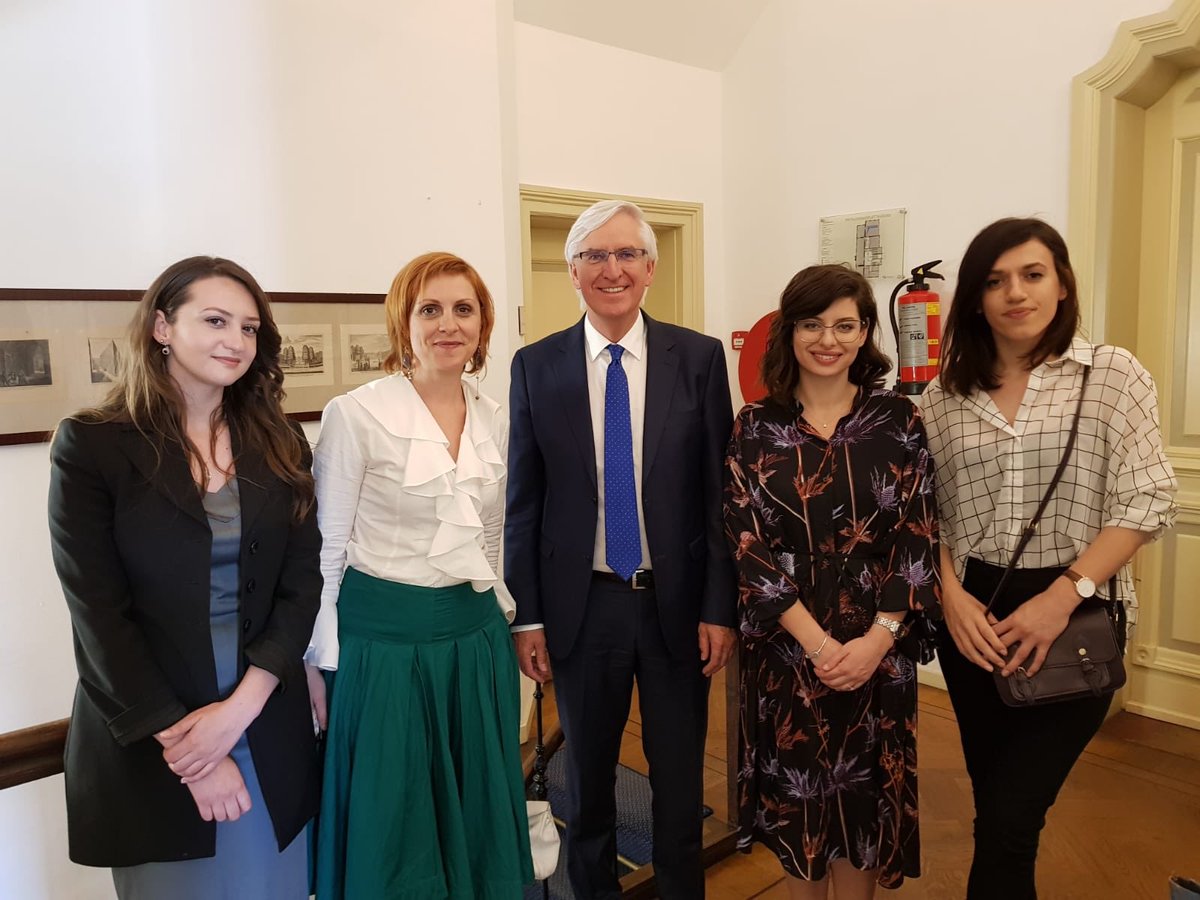 adiasakiqi's tweet photo. Junior #Albanian Diplomats @AlbanianDiplo successfully graduates from @Clingendaelorg Course in Int’l Rel &Diplomacy. Great to be part of South Eastern Europe energy and drive. 👍⭐️ thanks #RonTon for your continuous contribution in training our diplomats @AlEmbNederland https://t.co/Ik7lSaCDnY