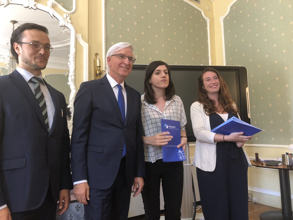 adiasakiqi's tweet photo. Junior #Albanian Diplomats @AlbanianDiplo successfully graduates from @Clingendaelorg Course in Int’l Rel &Diplomacy. Great to be part of South Eastern Europe energy and drive. 👍⭐️ thanks #RonTon for your continuous contribution in training our diplomats @AlEmbNederland https://t.co/Ik7lSaCDnY