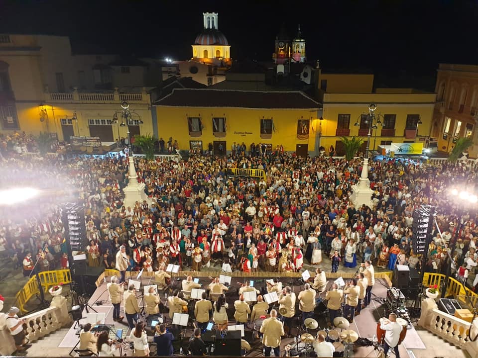 LaOrotava's tweet photo. ¡Unas fiestas de lujo! Cerca de 200.000 personas visitaron #LaOrotava  la Semana Grande https://t.co/xGJDXAgb1y https://t.co/2L9hPT9KP5