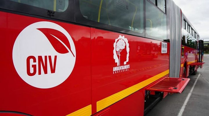 transmizonalbta's tweet photo. (Galería) Nuevos buses articulados a gas EuroVI, fabricados por @BusscarColombia con chasis de @ScaniaGroup.

Primera entrega de 140 buses, propiedad de la empresa #SI18 y pertenecientes al Patio Norte. #sitp #transmilenio

📷 Fotos: InfoSitpBta. https://t.co/im8msccfZ9
