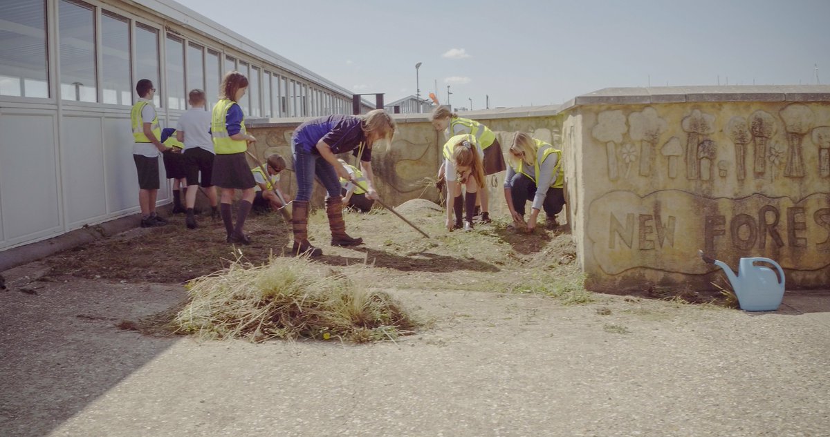 LymingtonJunior's tweet photo. Volunteer gardeners working hard today at the @wightlinkferry terminal. Proud to be involved in this community project. Thanks to Mrs Moossun and the children for their hard work! Watch this space to see how the design develops...#CommunityKids https://t.co/7X1K7cdqPv
