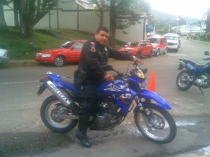 YourAnonVzla's tweet photo. El es henrry José Ramirez Hernandez el esbirro de la dictadura que disparó a quema ropa y en el rostro al joven Rufo Velandria de 16 años https://t.co/yUWnacE1Ln