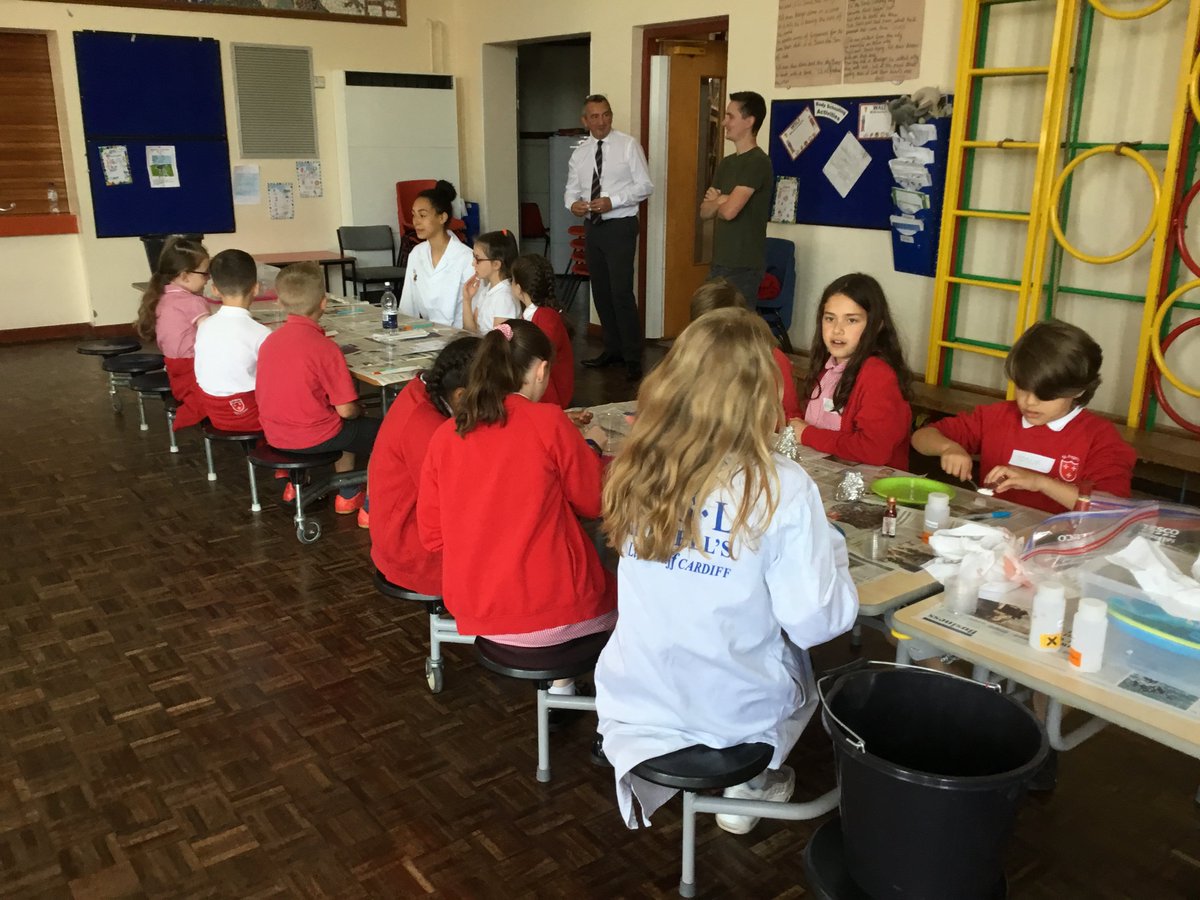 Stfagansadmin's tweet photo. Year 5 having fun trying out experiments with the Sixth form students from @HowellsSchool @stfagansMrsB @stfagansMrsC https://t.co/ofFp7zut6A
