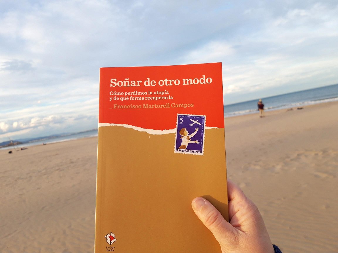 LaCajaBooks's tweet photo. ⚡ La recomendación para el mes de julio de José Carlos Rodrigo Breto en @MINUEVAEDAD es el ensayo de
Francisco Martorell Campos, 📗 Soñar de otro modo, y editado por #LaCajaBooks 📦 
💥 ¡Magnífica reseña!
En ➡️ https://t.co/INNAfi877l

#libros #book #books #leer https://t.co/8GhN2e7cvB