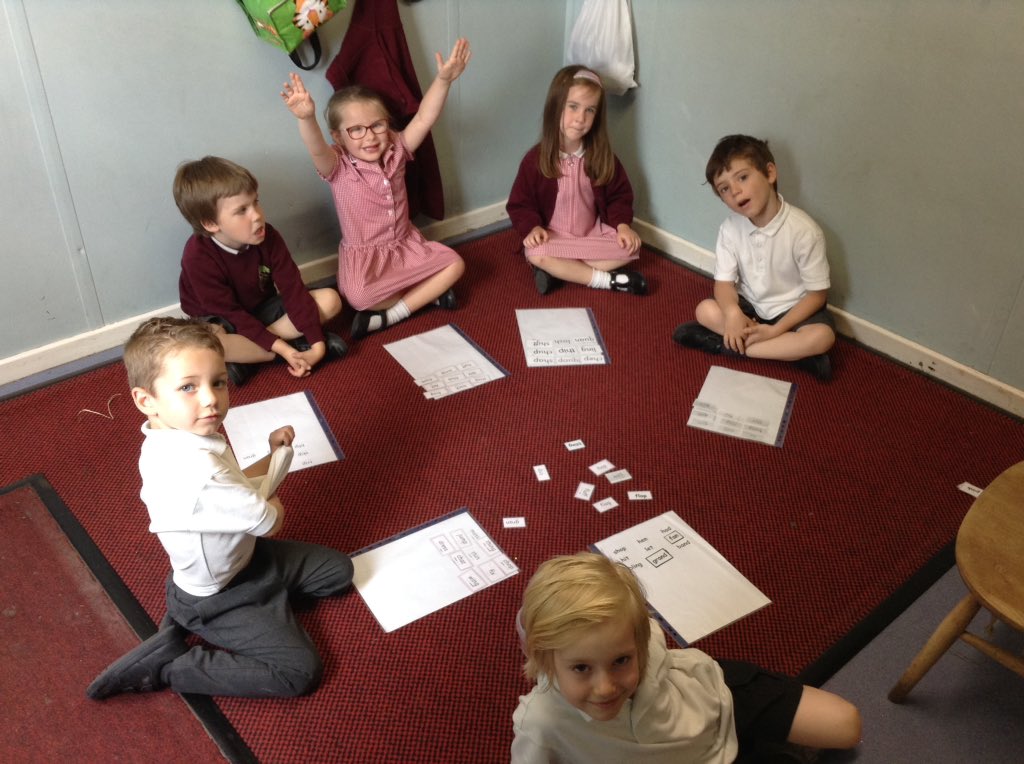 Jillearlyyears's tweet photo. Guess who won our game of lotto?  We read words with 5 sounds, words with special friends (e.g. fluff) and alien words. #we are reading https://t.co/fzkOWDEQ0Y