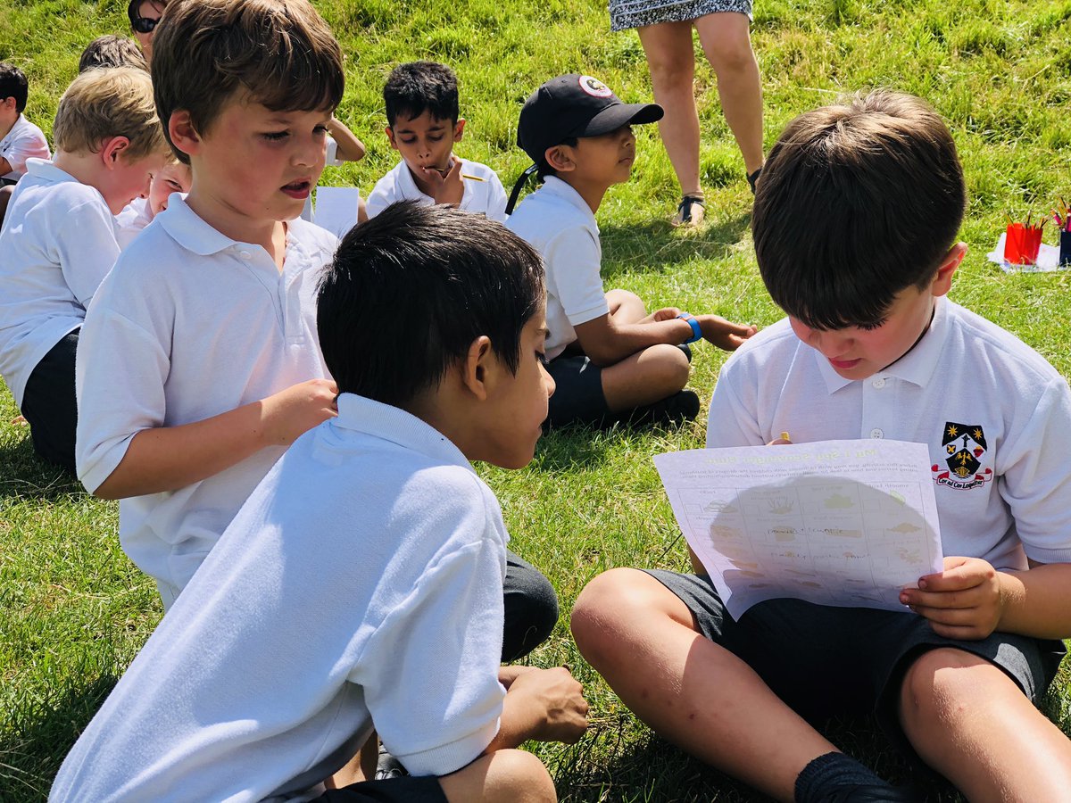 StColumbasLPrep's tweet photo. #SCCReception and #SCCPrep2 working together on a scavenger hunt. #teamwork #scavengerhunt #columbanqualities https://t.co/8MlbP8Nitt