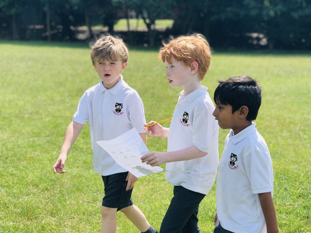 StColumbasLPrep's tweet photo. #SCCReception and #SCCPrep2 working together on a scavenger hunt. #teamwork #scavengerhunt #columbanqualities https://t.co/8MlbP8Nitt
