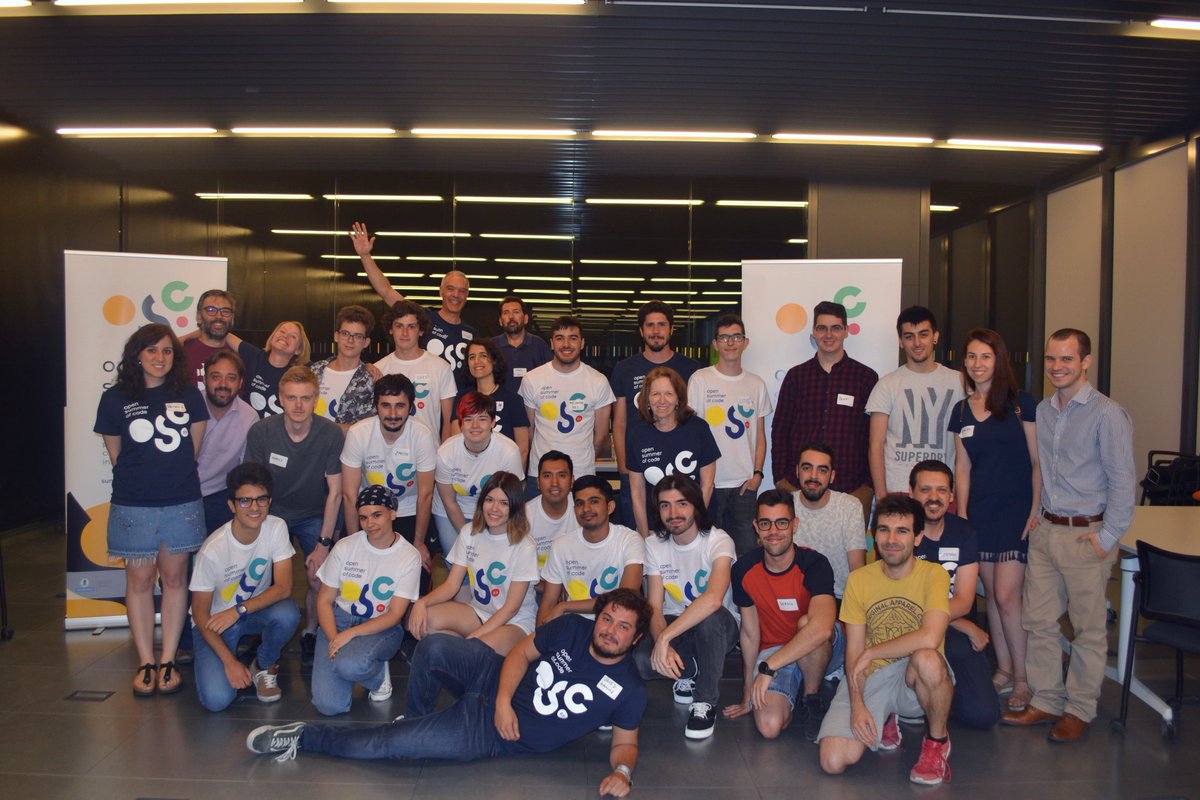 Mirad que maravillosa FOTO DE FAMILIA nos hicimos ayer. Esto si que es un FOTÓN y no lo del CERN 🔬

Está para ponerla encima de la chimenea y contemplarla con una copa de balón en la mano 🔝