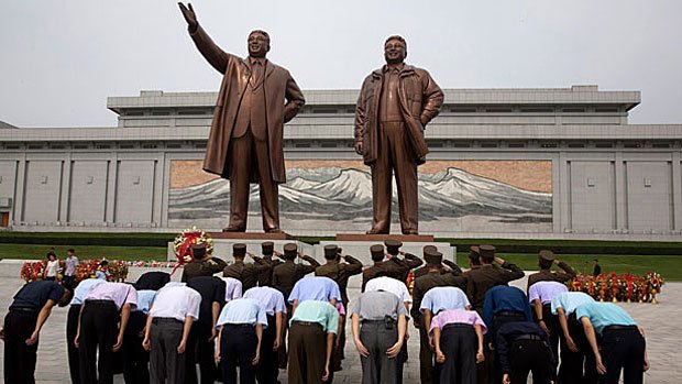 RupTroop's tweet photo. @paullewismoney @Northernlawyer @brexitparty_uk Here are North Korean politicians hoping to gain favour and promotions by cheering and bowing down to the regime.... https://t.co/oH72ihkt22